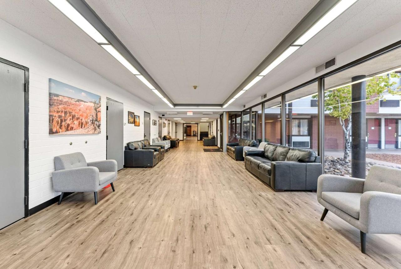 Ramada By Wyndham Cedar City Zewnętrze zdjęcie